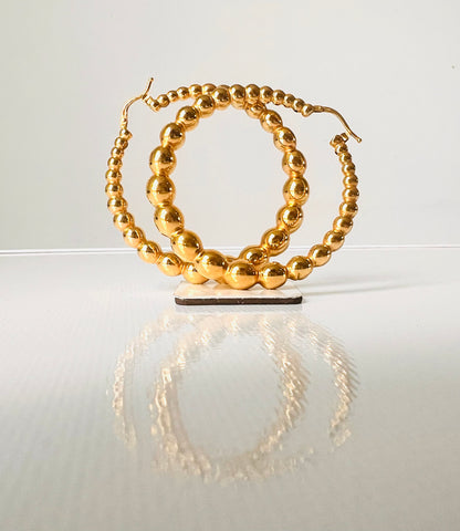 Elegant 18k Gold Hoop Earring